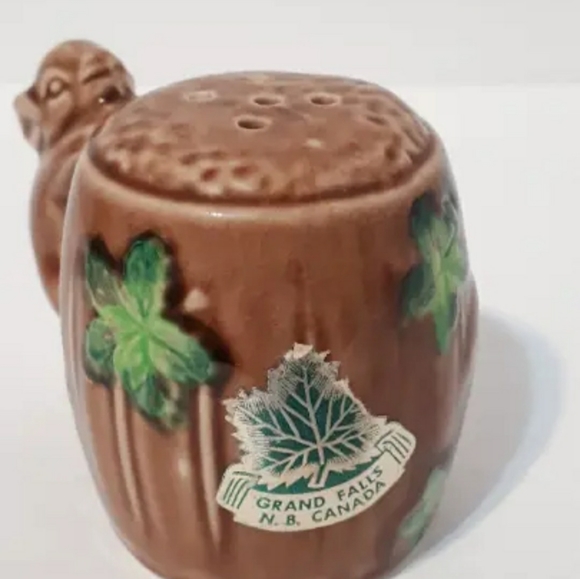 Canadian Mounted Police Vintage Salt and Pepper Shakers - Picture 6 of 6